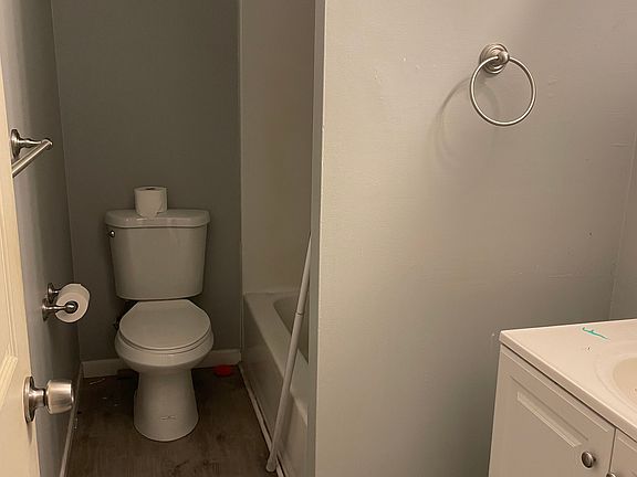 4th image of 435 E Cass St