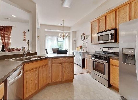 5th image of 1120 Bromley Ct