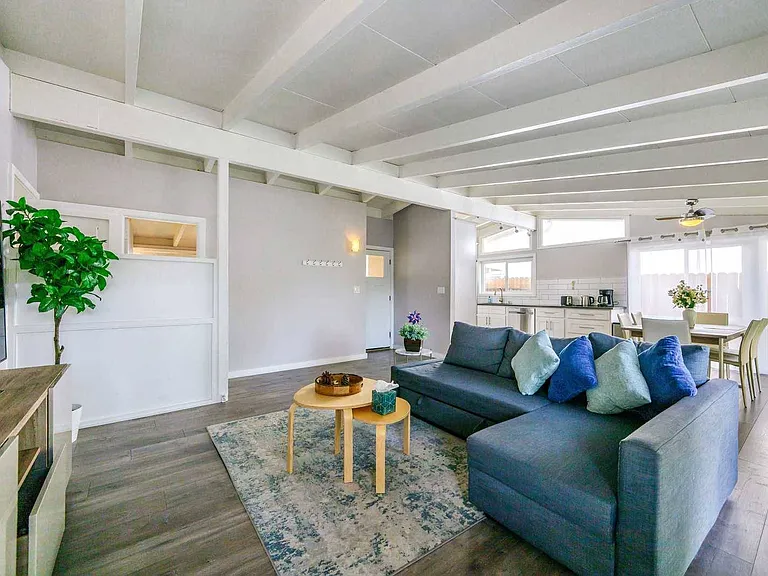 3410 Pepper Tree Ln — Photo 6
