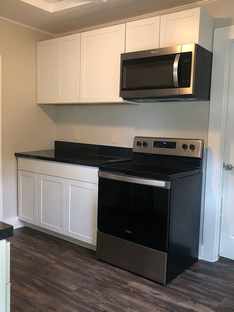 Historic Sanford Second Floor 1BR/1BA Apartment Available Now! — Photo 4