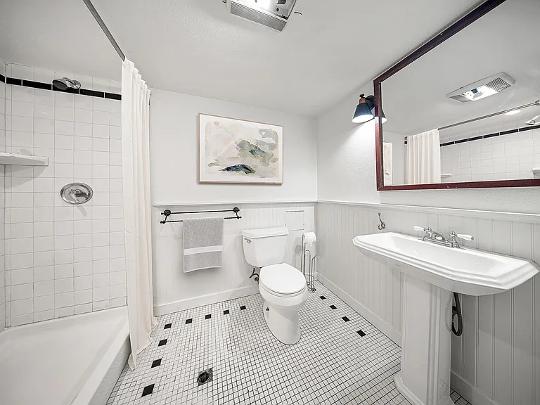 1611 E Spring St #B — Photo 9