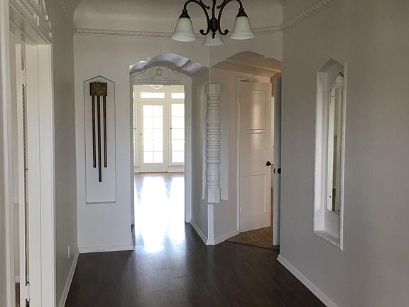 4th image of 8220 Blackburn Ave