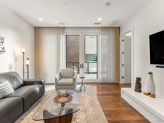 5th image of 250 Columbine Street #210