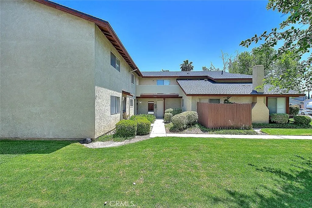 2 bed, 1044 sqft, $2,495 — Photo 2