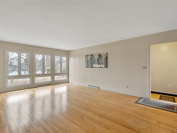 4th image of 123 Forrest Way