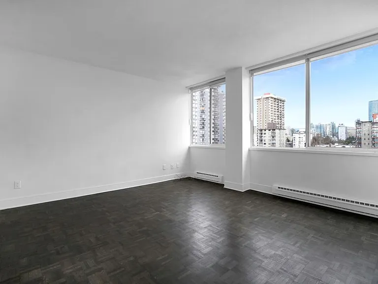 1100 Harwood St — Photo 11