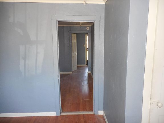 3rd image of 4023 Lincoln Ave #1