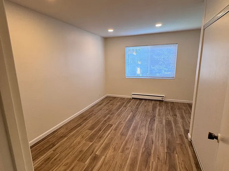 532 Bancroft Avenue — Photo 17