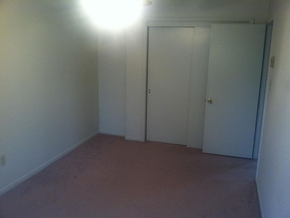 Master bedroom (tan carpet)