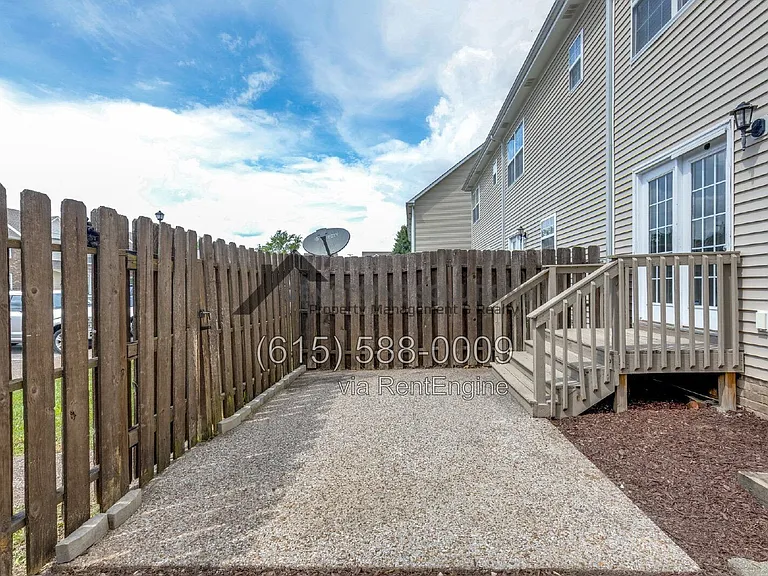 1012 McKenna Dr — Photo 6