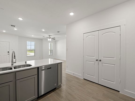 9_Kitchen 2750 Mariposa Creek Drive - Bldg 4