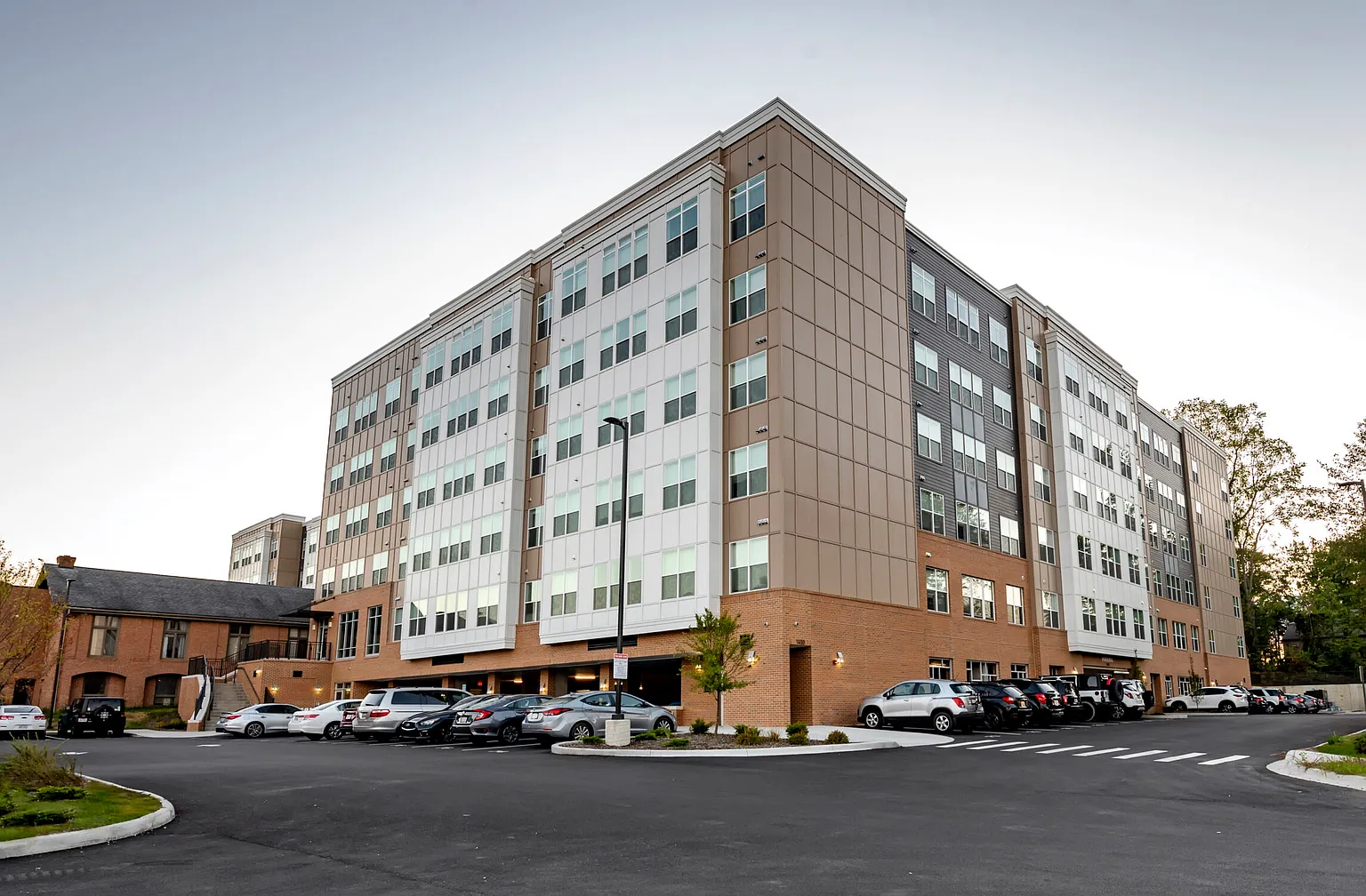 1450 E Summit St #17308995 photo 1