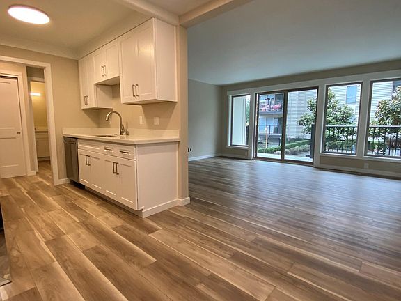 3rd image of 319 101st Ave SE #104