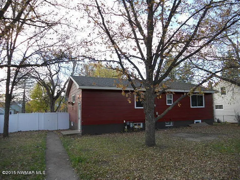 1318 America Ave — Photo 2