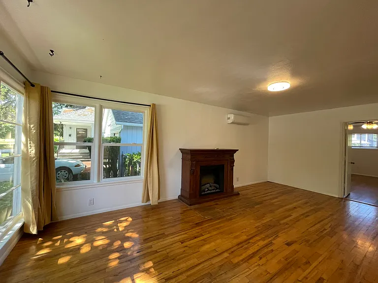 1025 22nd St NE — Photo 12