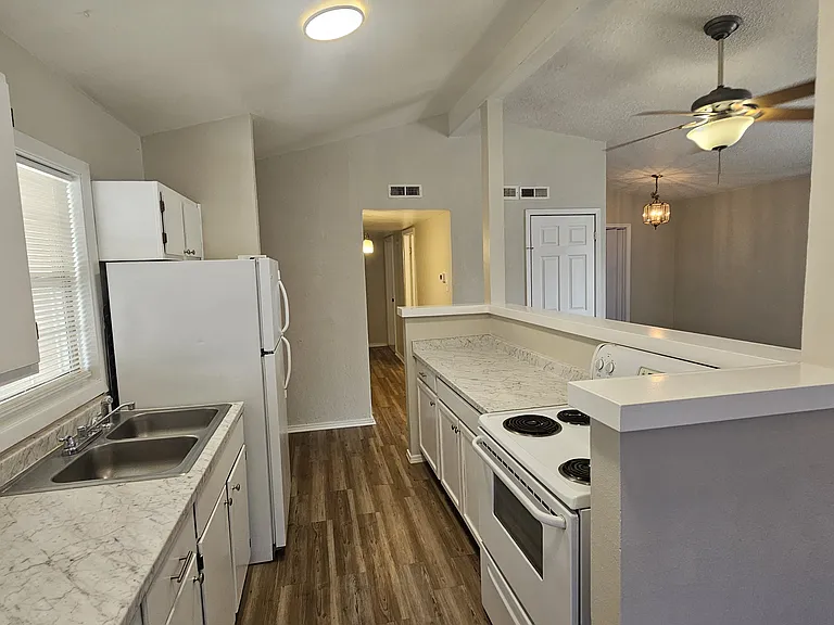 1006 S Plains Park Dr — Photo 6