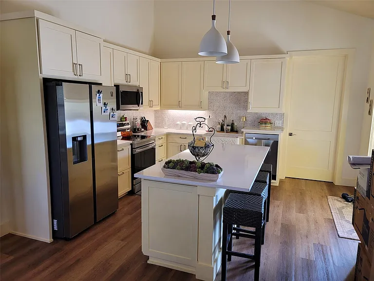 1248 Lake Shore Dr #B — Photo 3