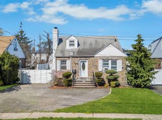 53 Lamberson St, Valley Stream, NY 11580