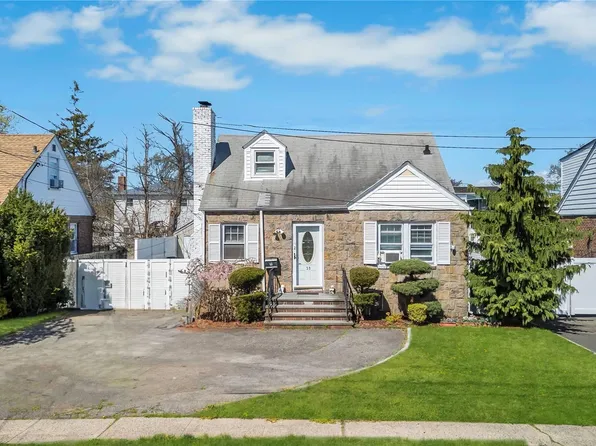 53 Lamberson Street, Valley Stream, NY 11580