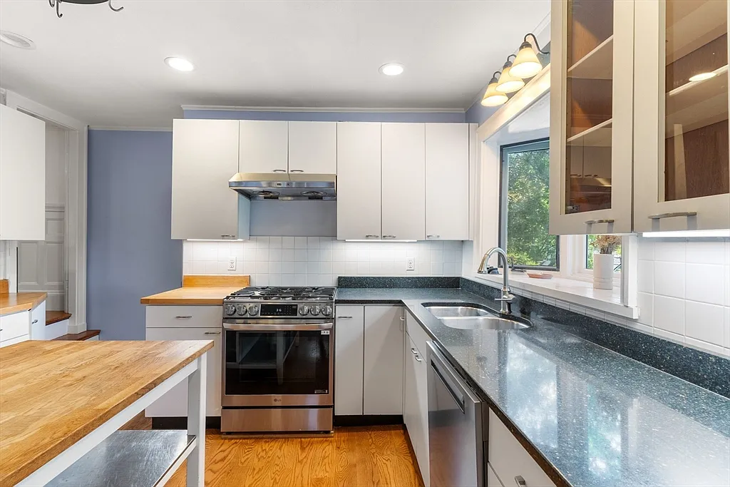6 bed, 3.0 bath, 3000 sqft, $7,500 — Photo 4