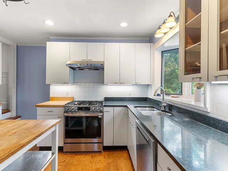 161 Highland Ave — Photo 4