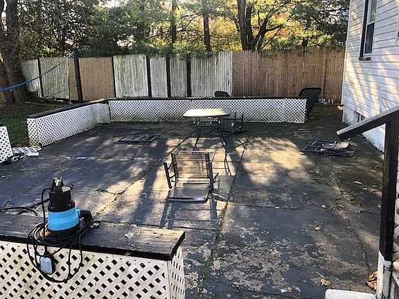 5th image of 599 Mitchell St