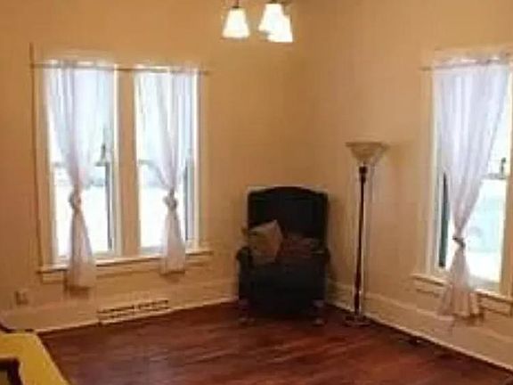 5th image of 542 Rockwell St