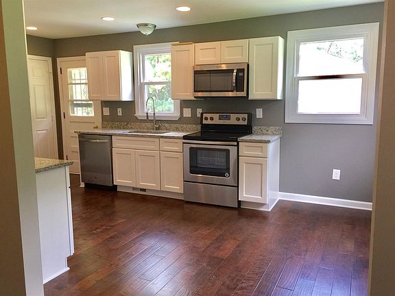 3rd image of 1137 Harold Dr