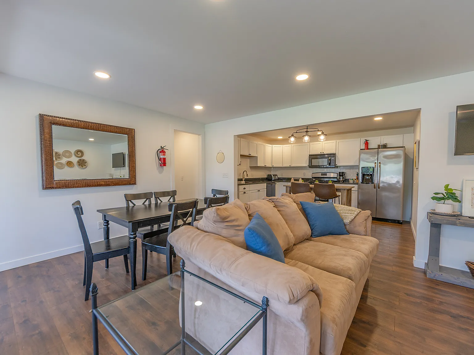 3 bed, 900 sqft, $1,550 — Photo 4