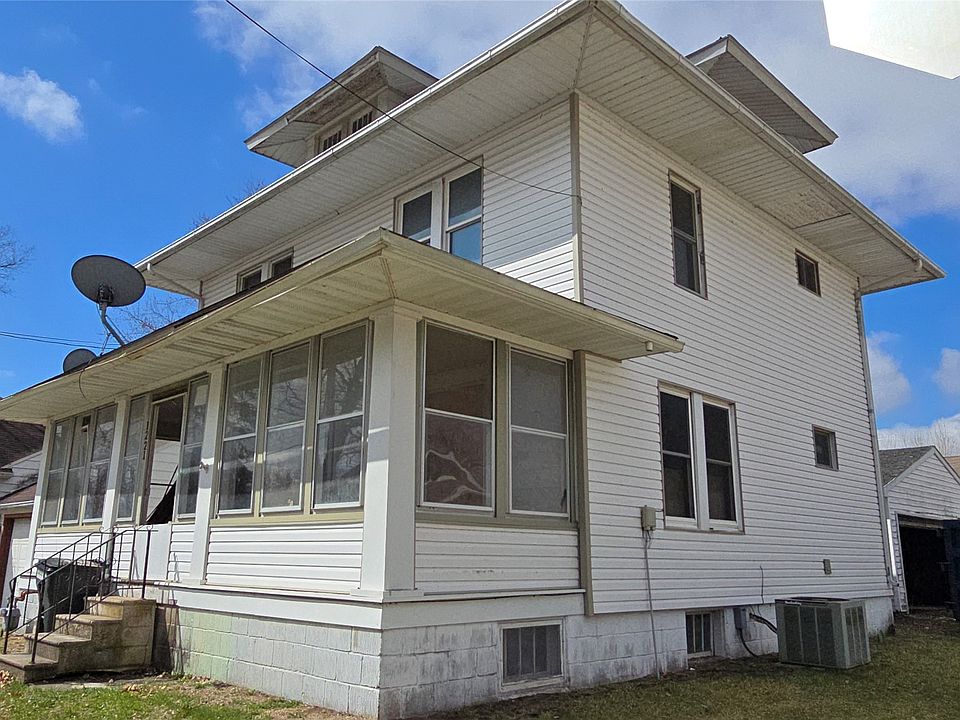 1st image of 1221 4th St