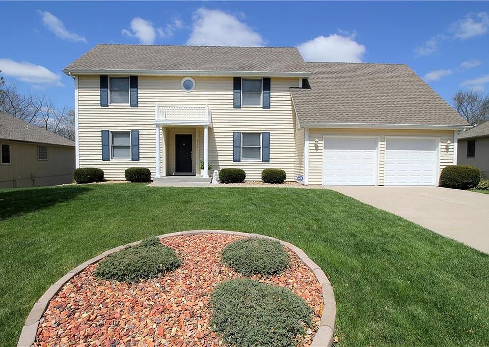 1st image of 917 NW Heatherwood Dr