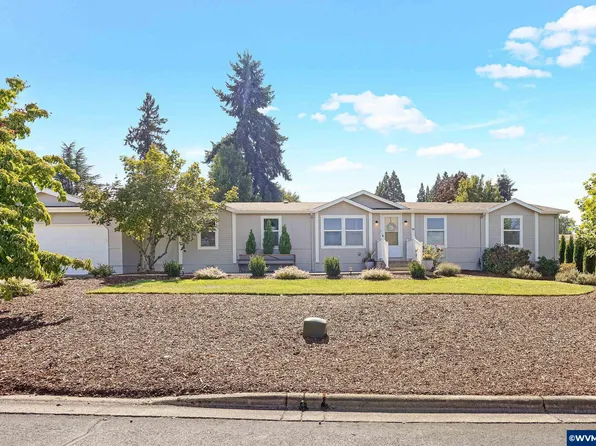 1015 Oak St, Silverton, OR 97381