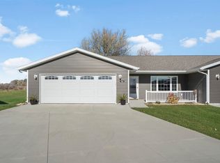 164 Hummingbird Ct, Independence, IA 50644