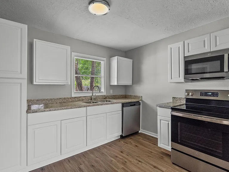 5931 Southville St — Photo 13