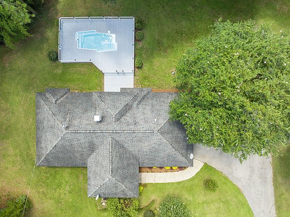 3rd image of 5752 Veterans Memorial Dr