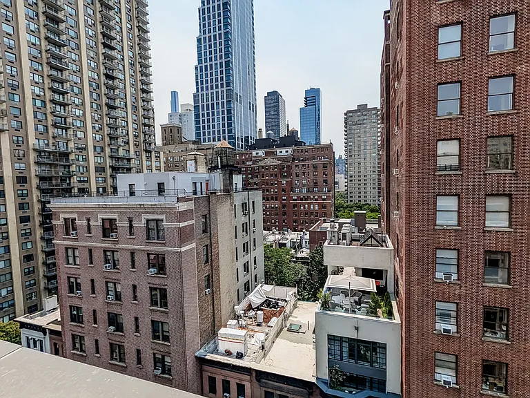 225 W 71st St #PH — Photo 17
