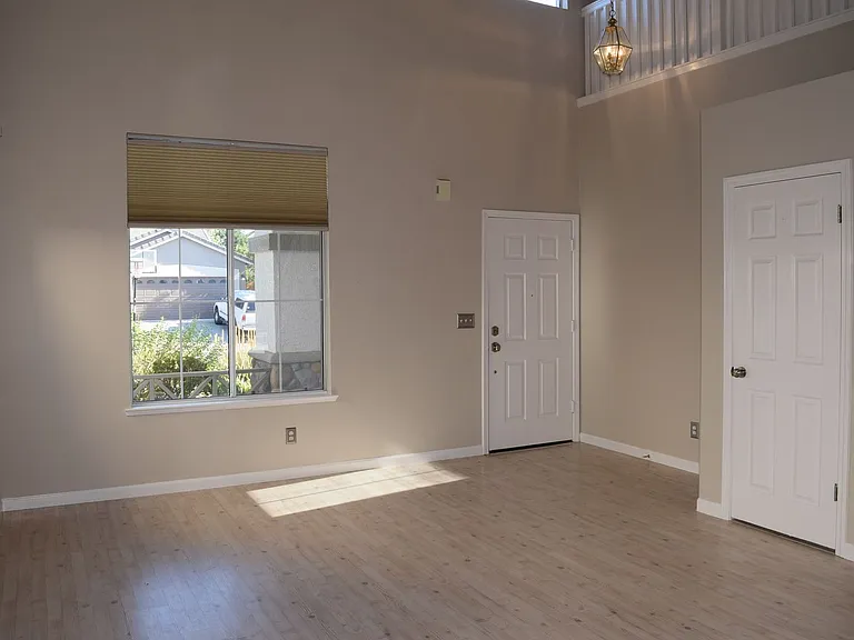 1608 Poppy Cir — Photo 12
