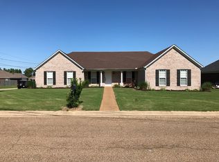 10 Dorothy Cv, Jackson, TN 38305