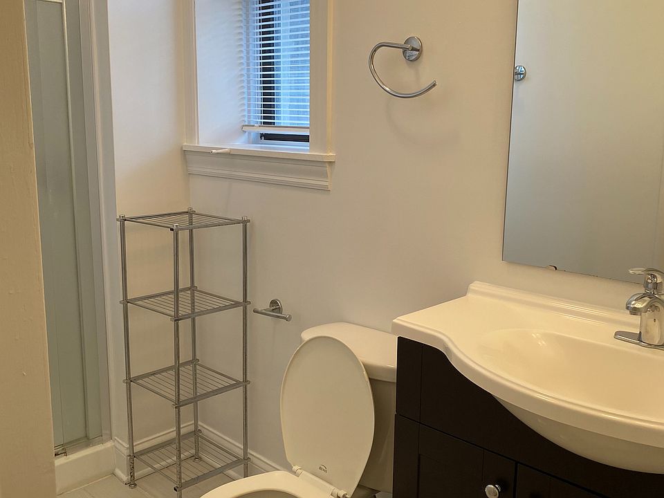 1st image of 1351 N Greenview Ave #1R