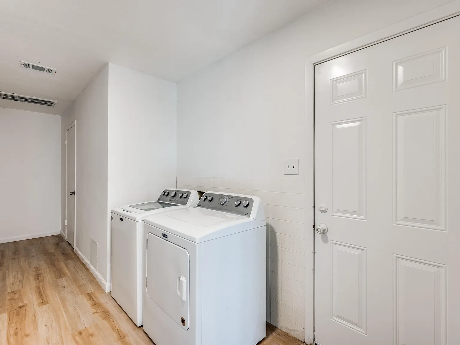 4 bed, 2.0 bath, 2300 sqft, $936 — Photo 4