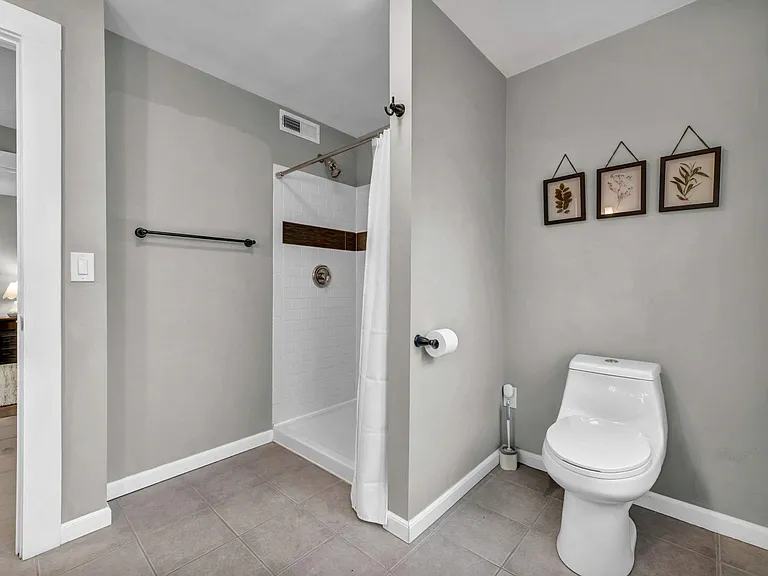 1339 W 61st St — Photo 36
