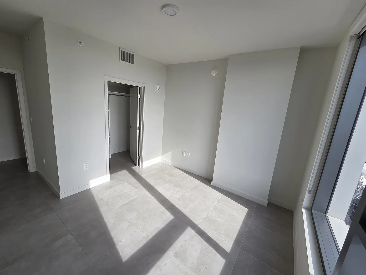 3 bed, 1311 sqft, $4,800 — Photo 4