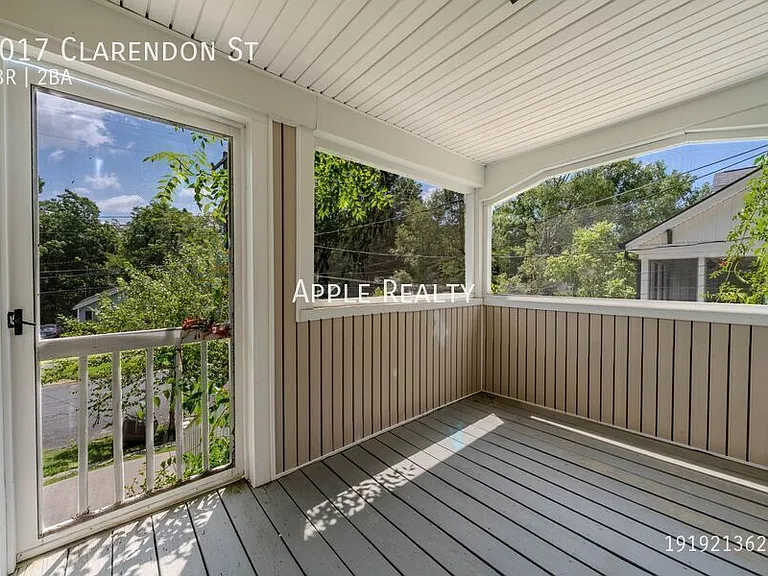 1017 Clarendon St — Photo 12