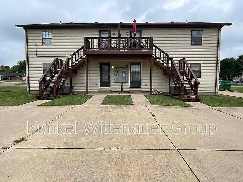 2 bed, 1.0 bath, 950 sqft, $1,050 — Photo 2