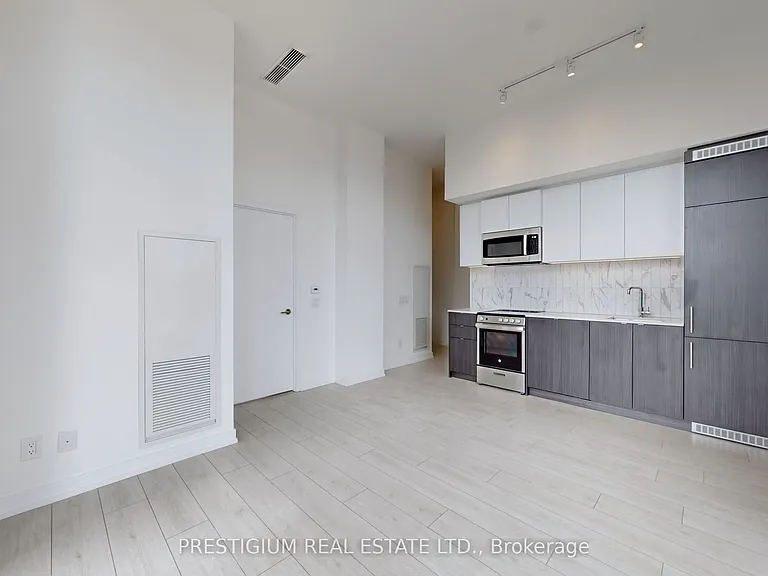 500 Dupont St #208 — Photo 8