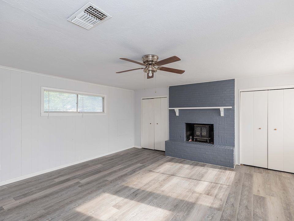 1st image of 2706B Curtis Dr