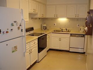 2nd image of 2058 Parmenter Blvd #1