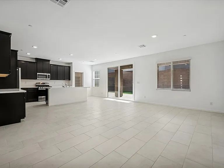 311 Mount Tyndall St — Photo 11