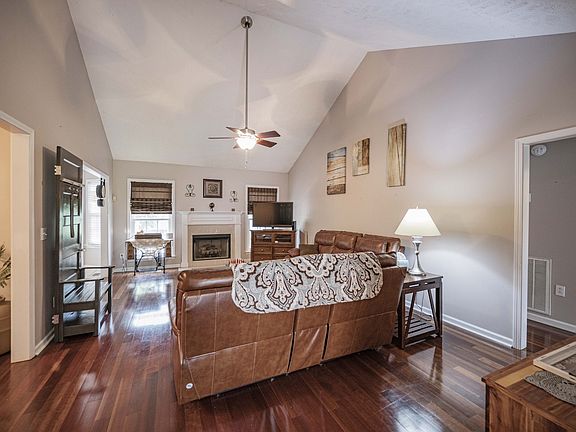 3rd image of 216 Priest View Dr