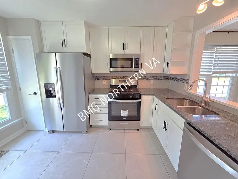 301 Bridle Crest Sq NE — Photo 3